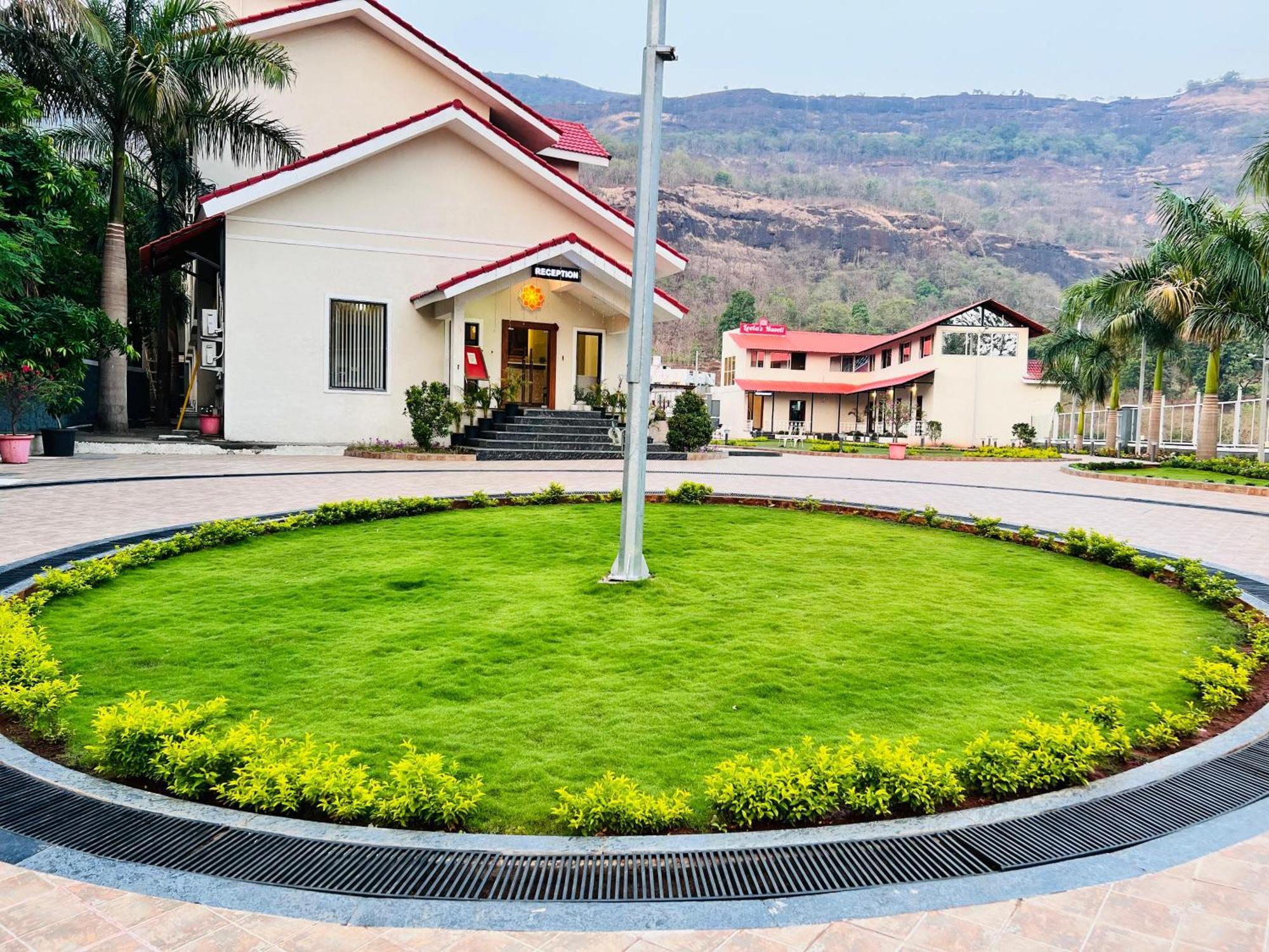 The Grand Leela Resort Khopoli Bagian luar foto