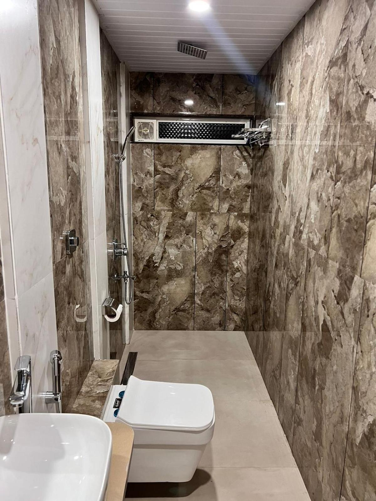 The Grand Leela Resort Khopoli Bagian luar foto