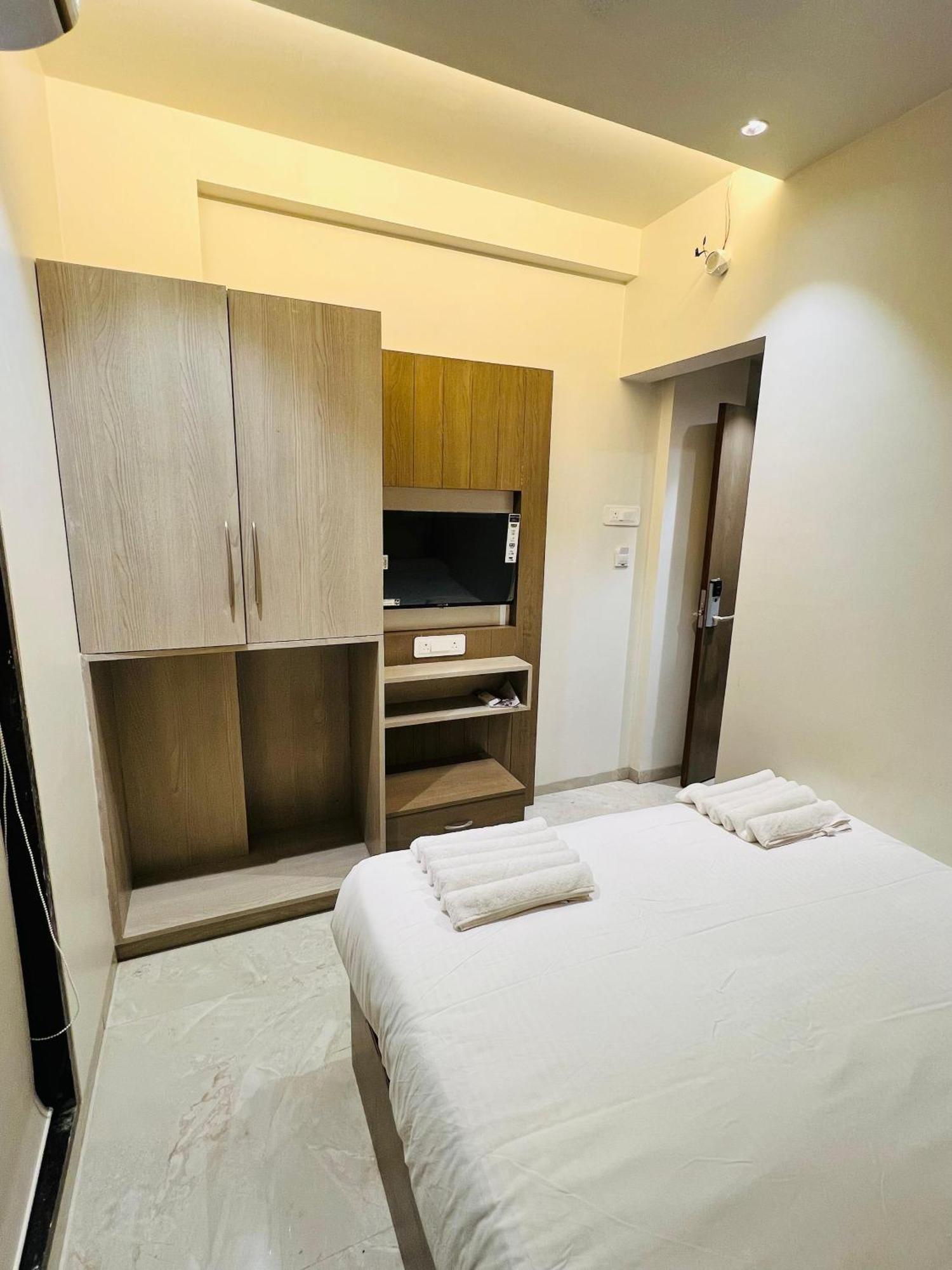 The Grand Leela Resort Khopoli Bagian luar foto