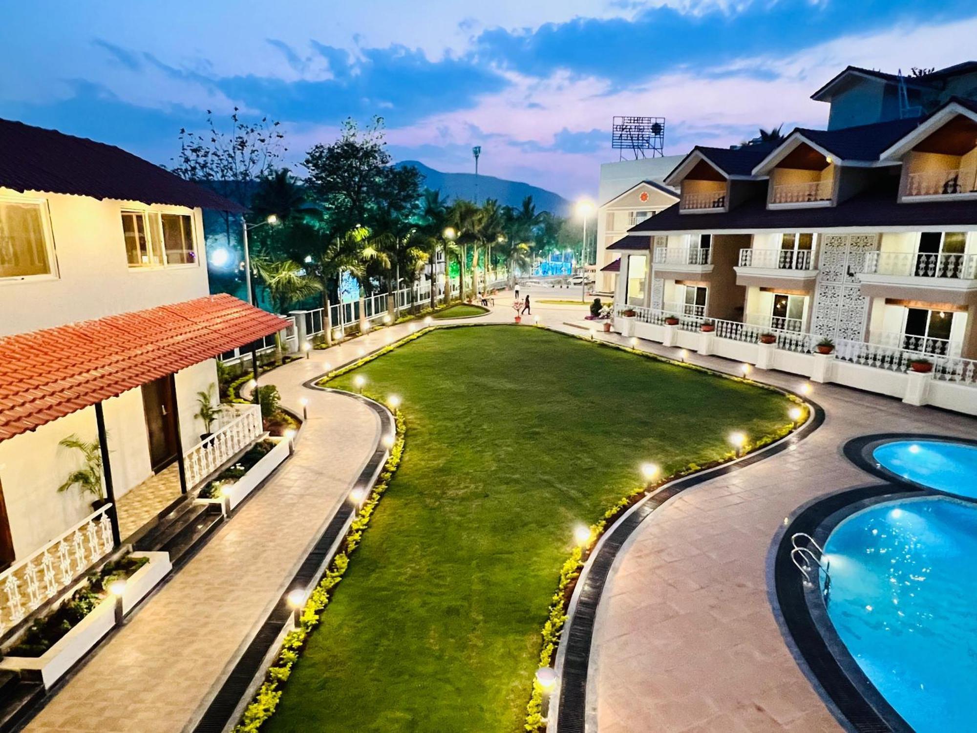 The Grand Leela Resort Khopoli Bagian luar foto
