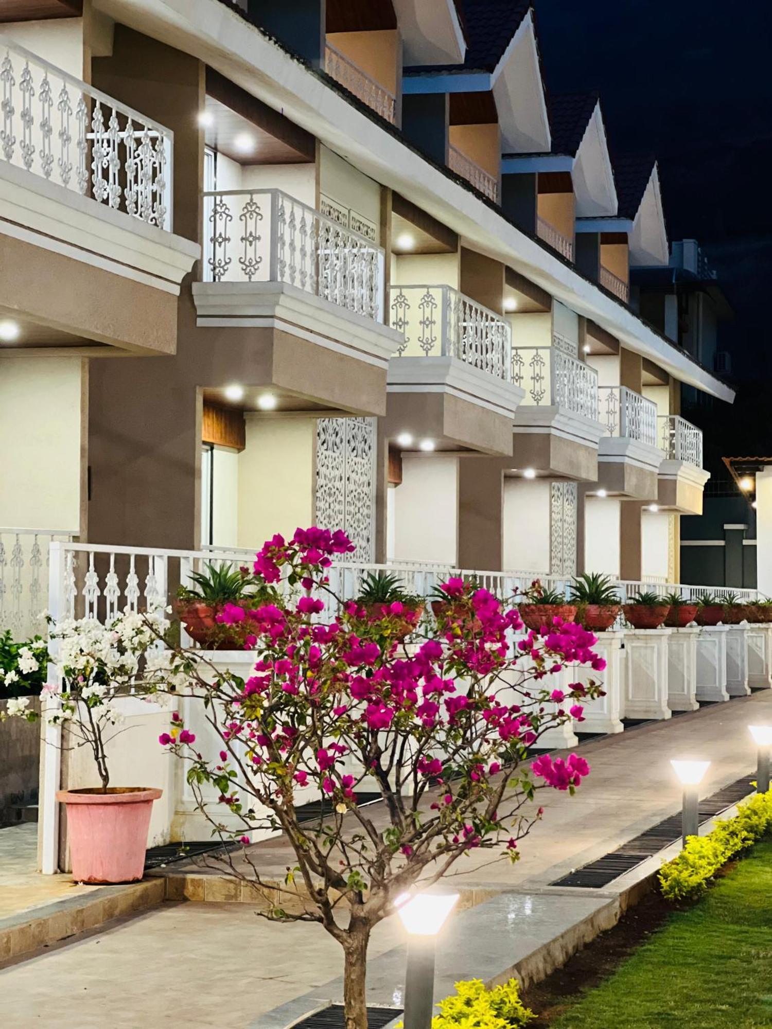The Grand Leela Resort Khopoli Bagian luar foto