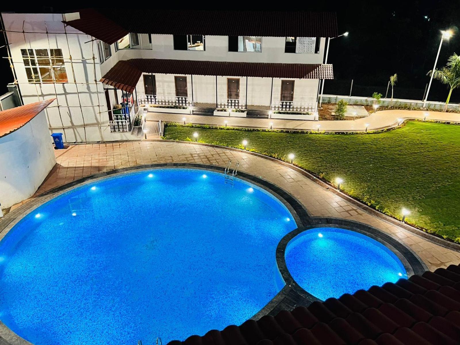 The Grand Leela Resort Khopoli Bagian luar foto