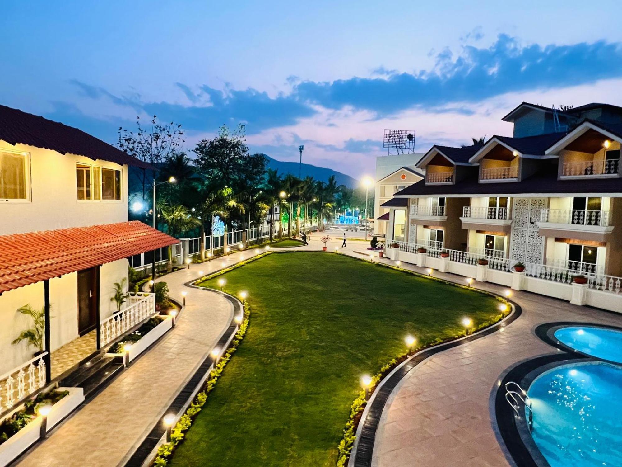 The Grand Leela Resort Khopoli Bagian luar foto