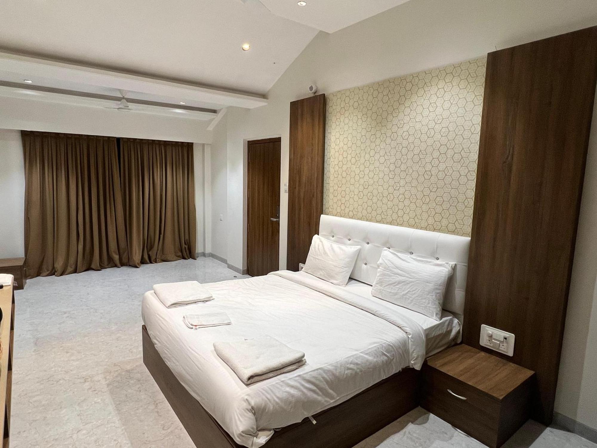 The Grand Leela Resort Khopoli Bagian luar foto